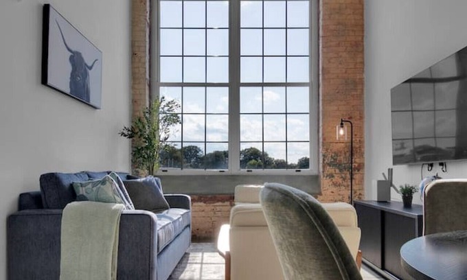Judson Apartment | Bright, Cozy Loft | Pool | Gym | Great location!
