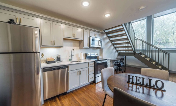 Downtown Louisville Apartment | Bright & Cozy Loft w/Free Parking | Downtown