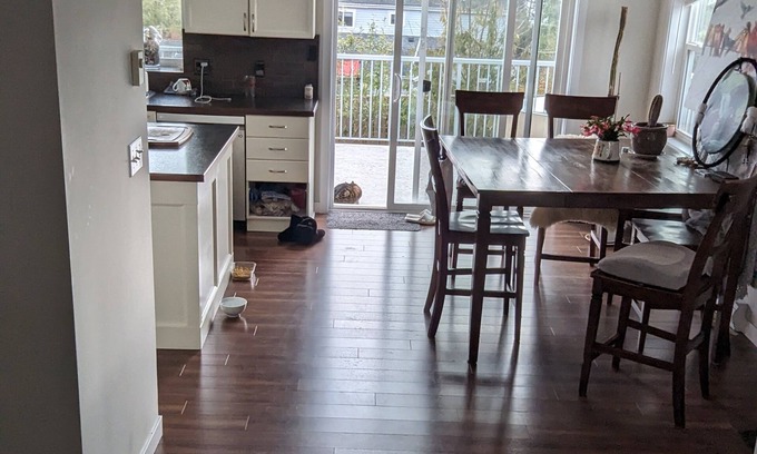 West Porpoise Bay House | Bright cozy spacious home Great for family's or couples getaway Pet friendly
