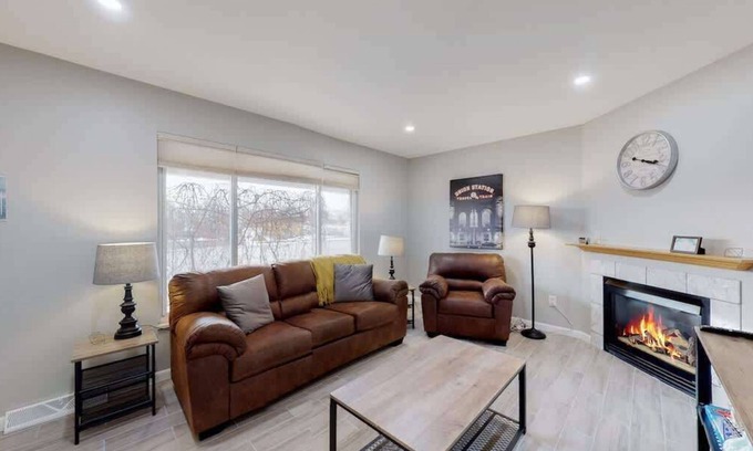 Dupont House | Bright & Cozy Upper Unit in Denver