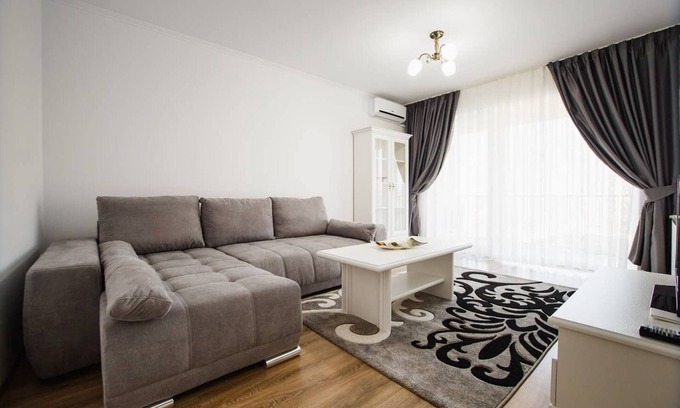 Oradea Apartment | Bright & Elegant Central Apartment