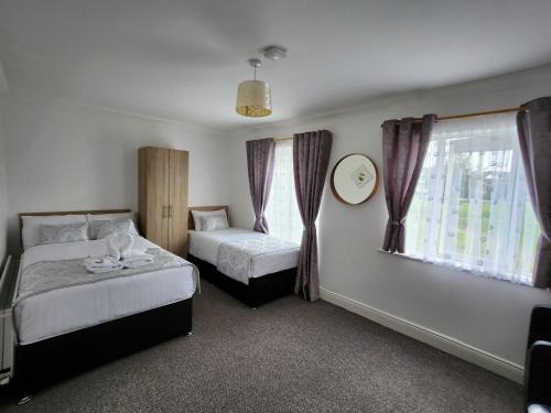 Tyrrelstown House | Bright elegant room park view