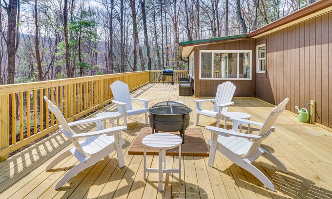 Lost River Cabin | Bright Family Cabin in Lost City w/Expansive Deck