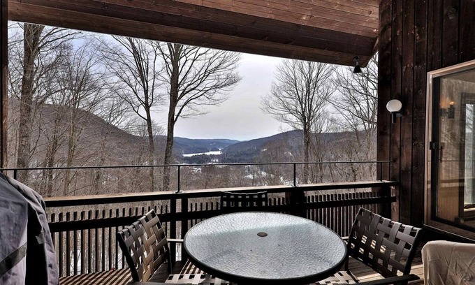 Plymouth House | Bright, Family-Friendly Lake View House Close to Okemo, Killington, Pico, Lakes