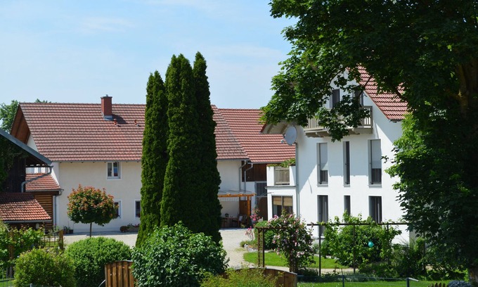 Winzer Apartment | Bright, friendly apartment with private garden, right on the Danube cycle path