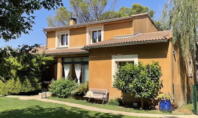 Caumont-sur-Durance Apartment | Bright, fully renovated apartment with garden