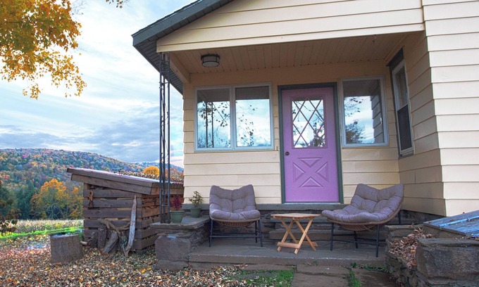 Jefferson Other | Bright Getaway Steps from Nature