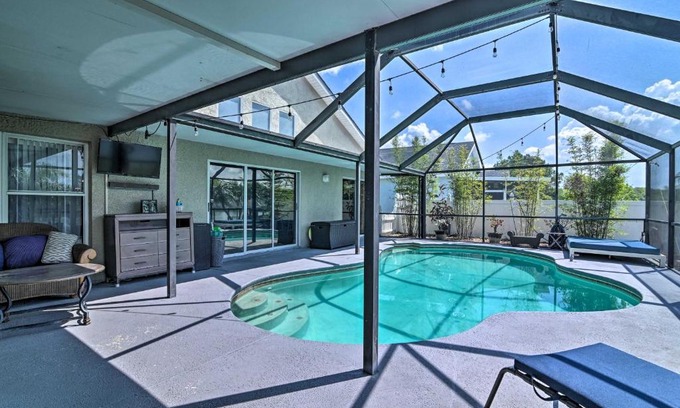 Lakeview Village House | Bright Getaway with Ski Lake, 11 Miles to Dtwn Tampa