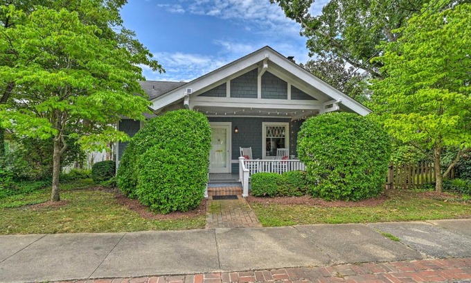 Greensboro House | Bright Greensboro Escape about 1 Mi to Downtown