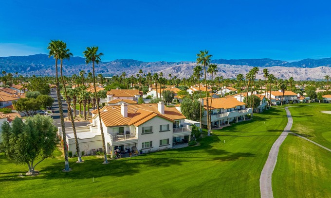 Palm Desert Condo | Bright ground-level condo on the golf course
