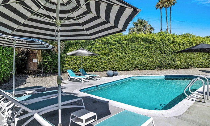 Racquet Club Estates House | Bright & Harmonious Oasis - A Ryson Property