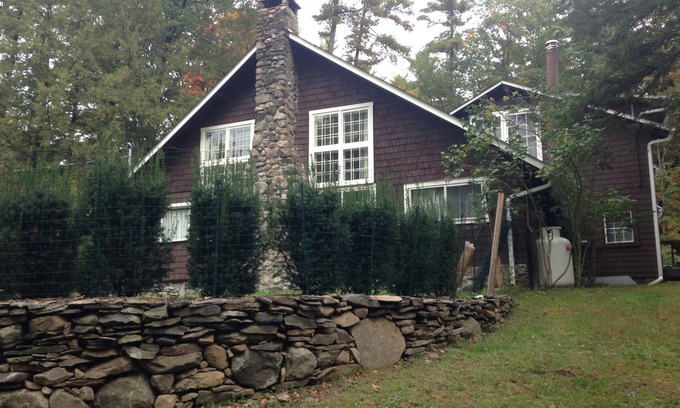 Woodstock House | Bright, historic Woodstock home close to town