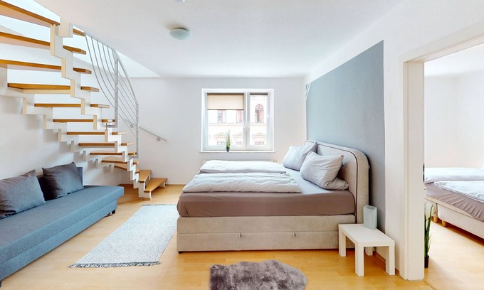 Suedvorstadt Apartment | Bright holiday flat in a prime location with Private Terrace, Shared Garden and Wi-Fi