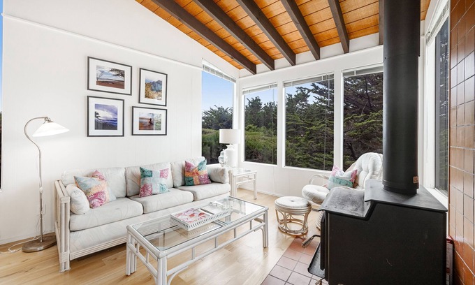 Salmon Creek House | Bright Home 800 Feet from Salmon Creek Beach w/Wood Stove & Pool Table