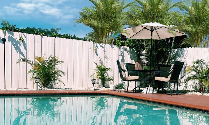 Tamiami House | Bright home with beautiful pool!
