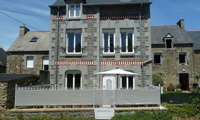 Pleudihen-sur-Rance House | Bright house near the Rance - 3 bedrooms, master suite, south-facing courtyard