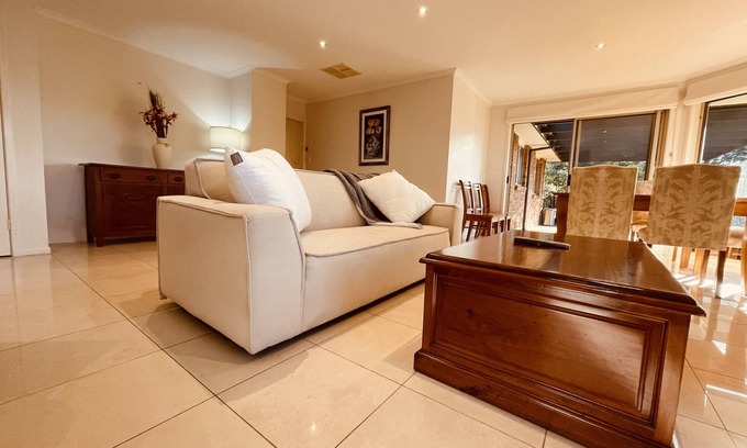 Gungahlin House | Bright House@gungahlin Town Center