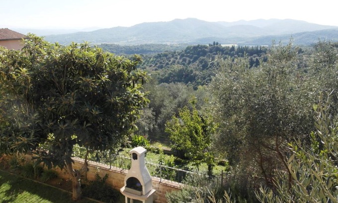 Caldana House | Bright house with garden and panoramic views to the south and the sea