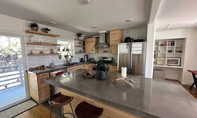East Boulder House | Bright & Light 2BR Townhome in Boulder with AC, WiFi