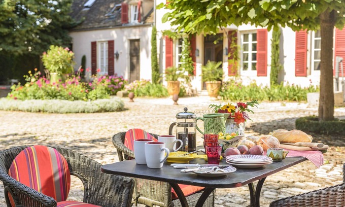 Montagny-les-Beaune House | Bright loft with private courtyard terrace in a charming area of 1740