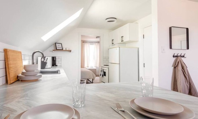 Dieppe Apartment | Bright Loft-Style 1-bedroom - Parking, Smart TV