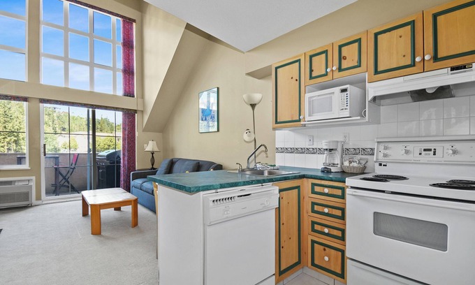 Quail Ridge Apartment | Bright Loft With Courtyard View - 318