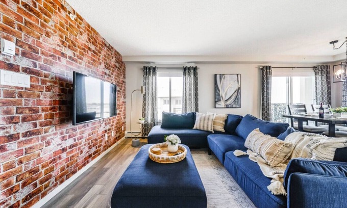Southwest Edmonton Condo | Bright Luxe Condo AC Top Floor King Bed Balcony