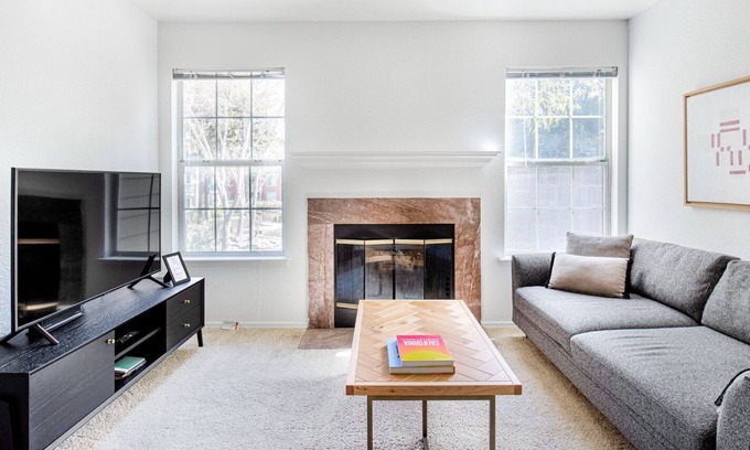 Milpitas Apartment | Bright Milpitas 1BR w/ W/D, Gym, Pool + Spa, near freeways, by Blueground