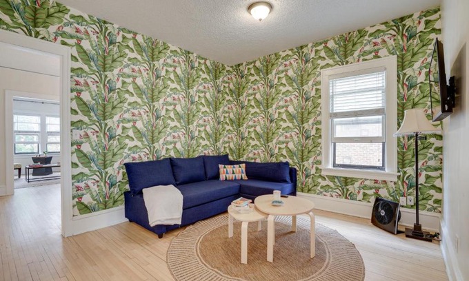 Elliot Park Apartment | Bright Minneapolis Apartment - 1 Mi to Downtown!