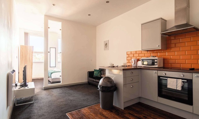 Blackburn Apartment | Bright & Modern 1 Bed Apartment in Blackburn Centre
