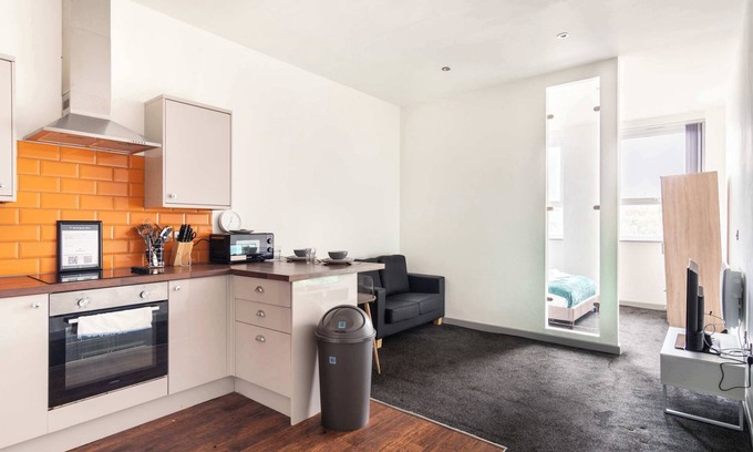 Blackburn Apartment | Bright & Modern 1 Bed Flat in Central Blackburn