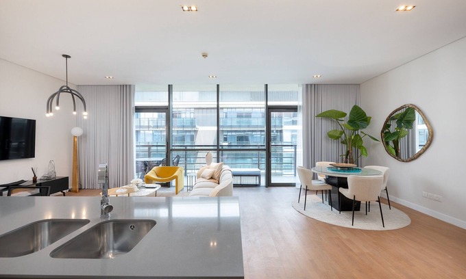 Al Wasl Apartment | Bright & Modern 1BR in City Walk