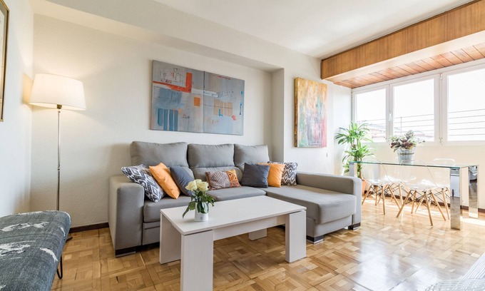 Lista Condo | Bright & Modern 2BR Apartment in Heart of Upscale Barrio Salamanca. Great Views