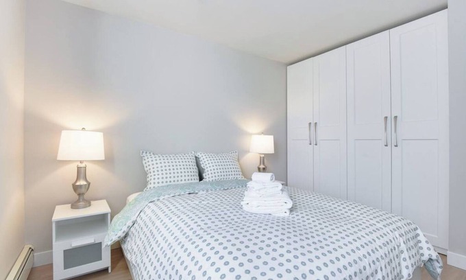 West End Condo | Bright & Modern 2BR in the Heart of Downtown Vancouver, with a Balcony and Gym