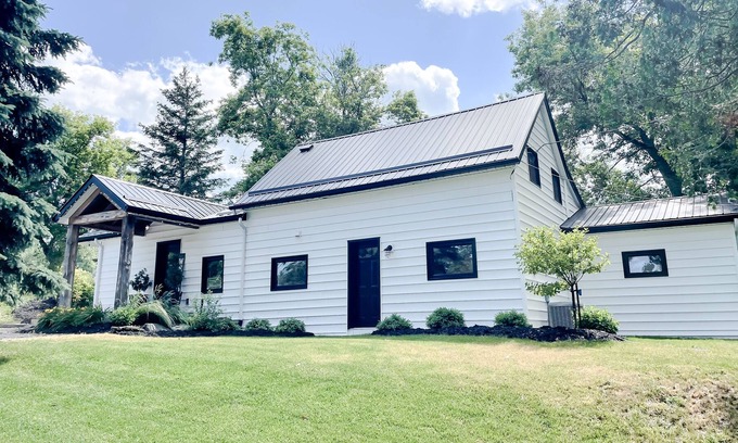 Quinte West House | Bright, Modern, Accessible Home