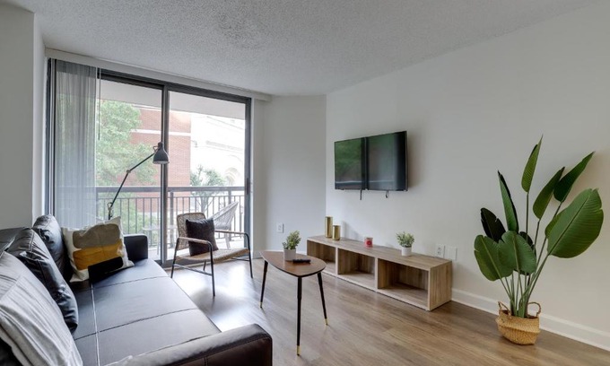 Pentagon City Apartment | Bright & Modern Apartment in Pentagon City