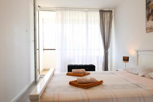 Pluzine Apartment | Bright Modern Holiday Home With Postcard Lake View