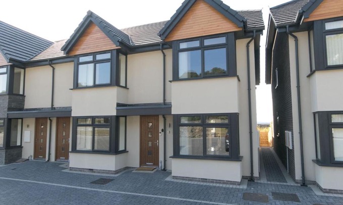 Llanfairfechan House | Bright Modern Home near Snowdonia and Llandudno