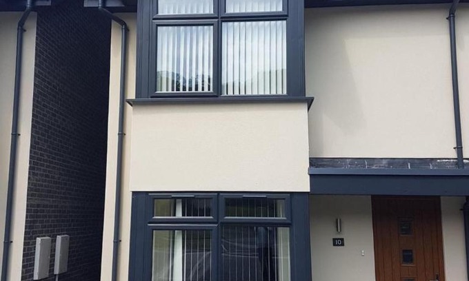 Llanfairfechan House | Bright modern house beside Snowdonia