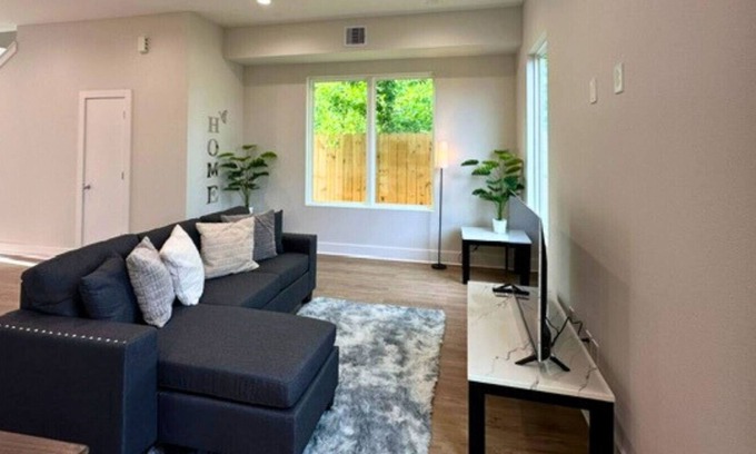 Northside House | Bright & Modern Houston Getaway | Gated Community Close to Everything