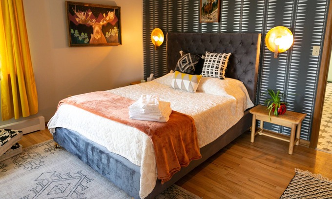 Indian Hills House | Bright Modern Retro Suite/Spring Creek Trail/CSU!