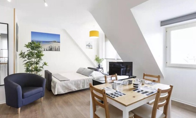 Parame Apartment | Bright nest in Saint-Malo - 6 min from the beach