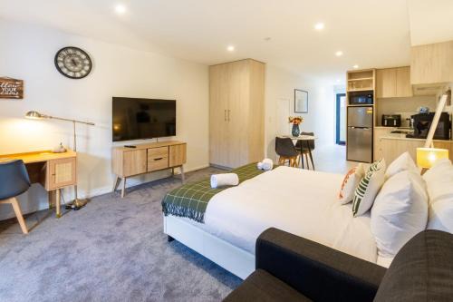 Christchurch City Centre Apartment | Bright & New Studio Unit Walk to Town