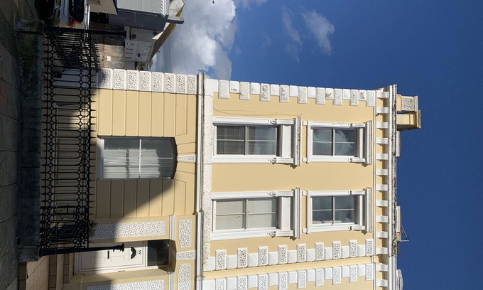 Barbican Apartment | Bright Newly Refurbished Hoe Hideaway (Professionally Cleaned/Sanitised)