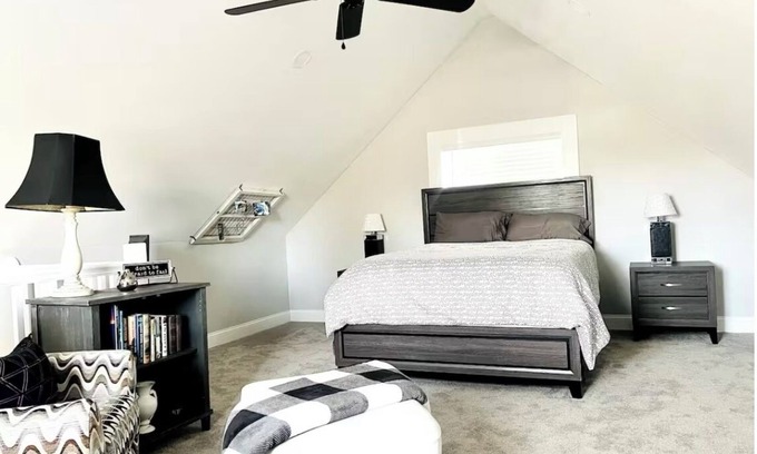 Pueblo Cottage | Bright one bedroom loft cottage guest house
