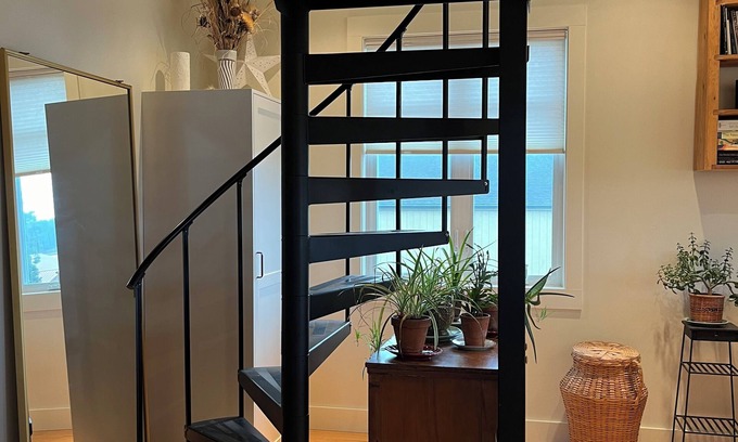 Lopez Island Apartment | Bright one-bedroom in Lopez Village with deck and sunset views
