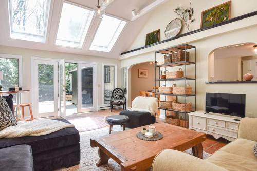 Marstons Mills House | Bright & Open Central A C Dog Friendly