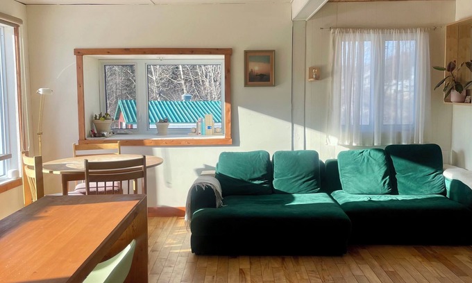 Baie-St-Paul Cabin | Bright, peaceful and comfortable cabin, 10 mins from Baie Saint-Paul!