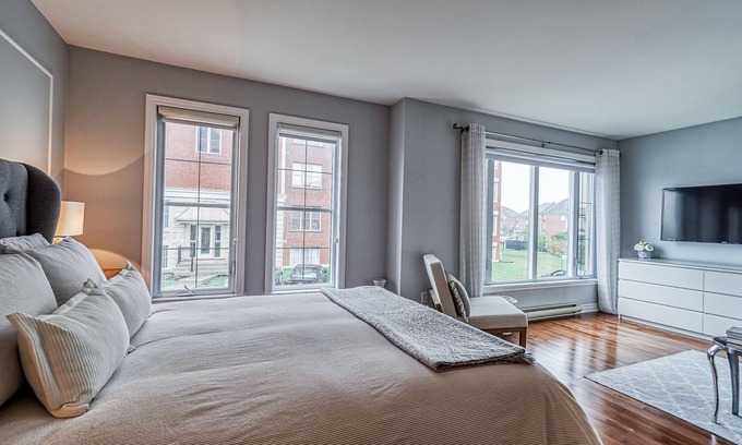 Brossard Condo | Bright quiet 2 bedroom condo, heart of Quatrier Dix30