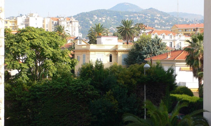 Mantega Apartment | Bright, quiet and centrally located apartment with balcony and air conditioning